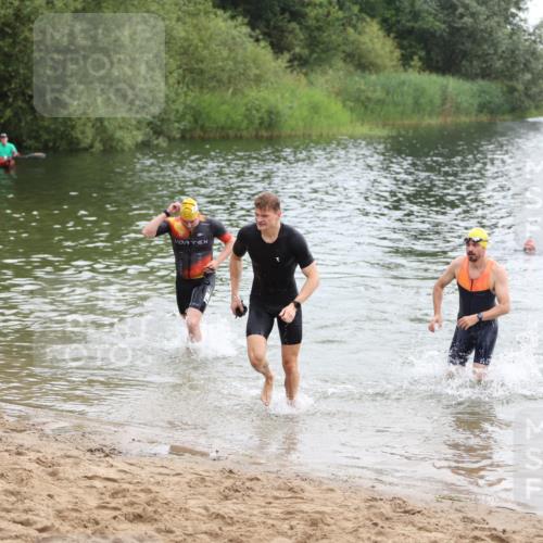 21.06.2026 - 29. Vierlanden-Triathlon Andreas Tolksdorf http://msf.ph/oto/9849128 21.06.2026 09:58:38 Schwimmen 309, 358, 359 meine-sportfotos.de