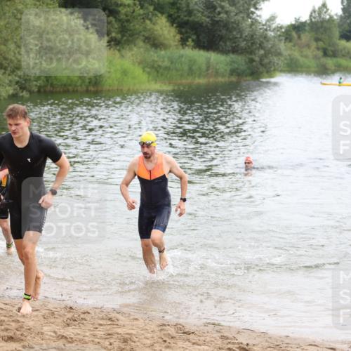 21.06.2026 - 29. Vierlanden-Triathlon Andreas Tolksdorf http://msf.ph/oto/9849133 21.06.2026 09:58:39 Schwimmen 309, 358, 359 meine-sportfotos.de