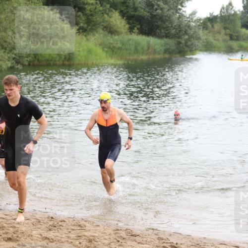 21.06.2026 - 29. Vierlanden-Triathlon Andreas Tolksdorf http://msf.ph/oto/9849134 21.06.2026 09:58:39 Schwimmen 309, 358, 359 meine-sportfotos.de