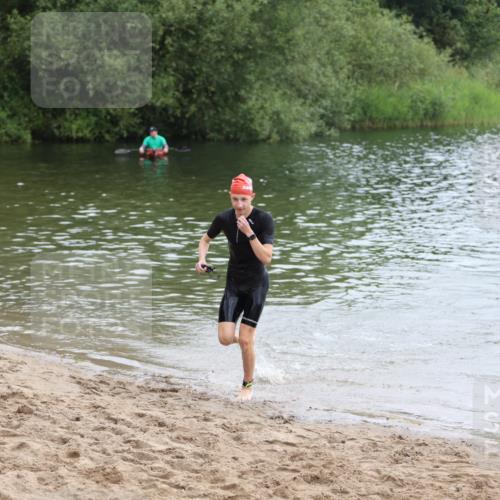 21.06.2026 - 29. Vierlanden-Triathlon Andreas Tolksdorf http://msf.ph/oto/9849148 21.06.2026 09:58:52 Schwimmen 371 meine-sportfotos.de