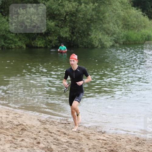 21.06.2026 - 29. Vierlanden-Triathlon Andreas Tolksdorf http://msf.ph/oto/9849155 21.06.2026 09:58:52 Schwimmen 371 meine-sportfotos.de