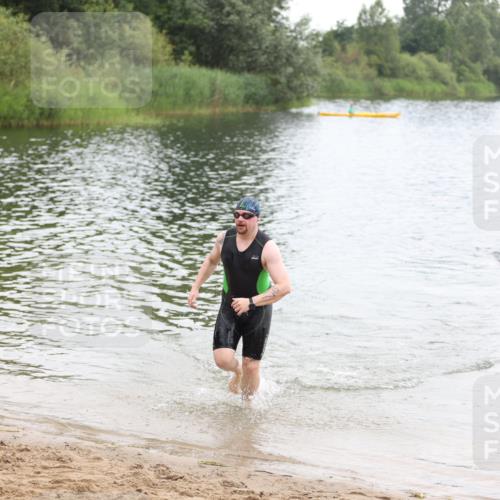 21.06.2026 - 29. Vierlanden-Triathlon Andreas Tolksdorf http://msf.ph/oto/9849204 21.06.2026 09:59:57 Schwimmen 338 meine-sportfotos.de