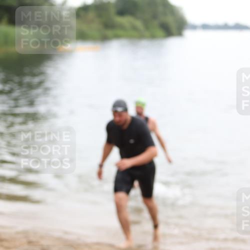 21.06.2026 - 29. Vierlanden-Triathlon Andreas Tolksdorf http://msf.ph/oto/9849226 21.06.2026 10:00:43 Schwimmen 330, 357 meine-sportfotos.de
