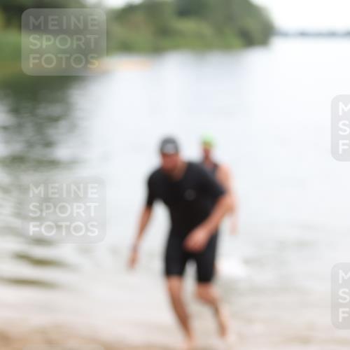 21.06.2026 - 29. Vierlanden-Triathlon Andreas Tolksdorf http://msf.ph/oto/9849228 21.06.2026 10:00:43 Schwimmen 330, 357 meine-sportfotos.de