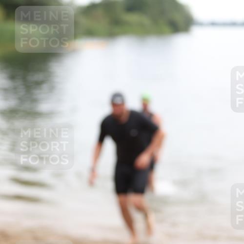 21.06.2026 - 29. Vierlanden-Triathlon Andreas Tolksdorf http://msf.ph/oto/9849229 21.06.2026 10:00:43 Schwimmen 330, 357 meine-sportfotos.de