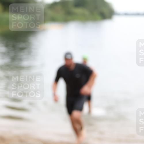 21.06.2026 - 29. Vierlanden-Triathlon Andreas Tolksdorf http://msf.ph/oto/9849230 21.06.2026 10:00:43 Schwimmen 330, 357 meine-sportfotos.de