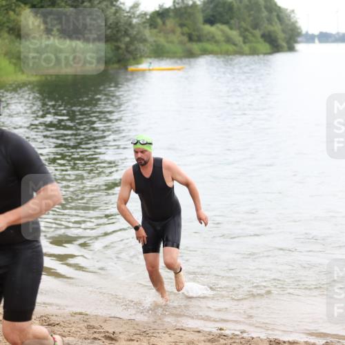 21.06.2026 - 29. Vierlanden-Triathlon Andreas Tolksdorf http://msf.ph/oto/9849241 21.06.2026 10:00:44 Schwimmen 330, 357 meine-sportfotos.de