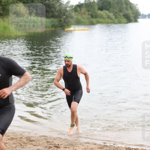 21.06.2026 - 29. Vierlanden-Triathlon Andreas Tolksdorf http://msf.ph/oto/9849244 21.06.2026 10:00:45 Schwimmen 330, 357 meine-sportfotos.de