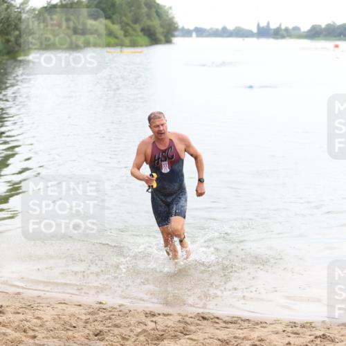 21.06.2026 - 29. Vierlanden-Triathlon Andreas Tolksdorf http://msf.ph/oto/9849248 21.06.2026 10:02:51 Schwimmen 430 meine-sportfotos.de