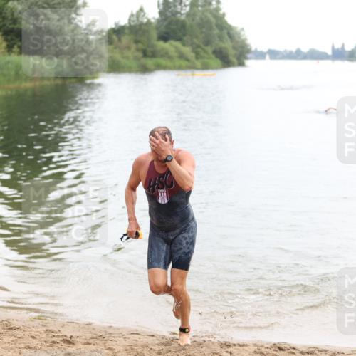 21.06.2026 - 29. Vierlanden-Triathlon Andreas Tolksdorf http://msf.ph/oto/9849260 21.06.2026 10:02:52 Schwimmen 430 meine-sportfotos.de