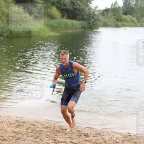 21.06.2026 - 29. Vierlanden-Triathlon Andreas Tolksdorf http://msf.ph/oto/9849264 21.06.2026 10:03:28 Schwimmen 437 meine-sportfotos.de