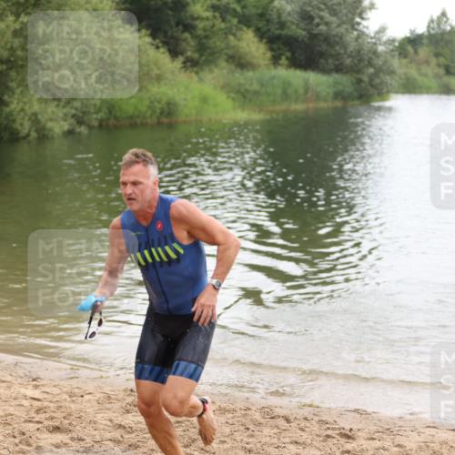 21.06.2026 - 29. Vierlanden-Triathlon Andreas Tolksdorf http://msf.ph/oto/9849272 21.06.2026 10:03:28 Schwimmen 437 meine-sportfotos.de