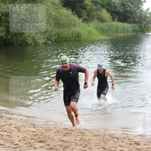 21.06.2026 - 29. Vierlanden-Triathlon Andreas Tolksdorf http://msf.ph/oto/9849280 21.06.2026 10:04:08 Schwimmen 420, 454 meine-sportfotos.de