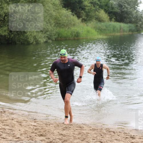 21.06.2026 - 29. Vierlanden-Triathlon Andreas Tolksdorf http://msf.ph/oto/9849282 21.06.2026 10:04:08 Schwimmen 420, 454 meine-sportfotos.de