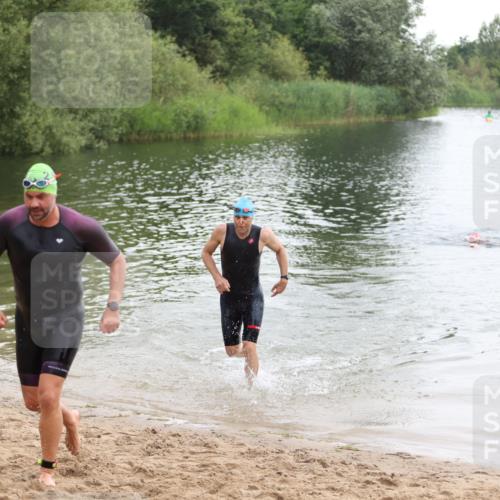 21.06.2026 - 29. Vierlanden-Triathlon Andreas Tolksdorf http://msf.ph/oto/9849284 21.06.2026 10:04:09 Schwimmen 420, 440, 454 meine-sportfotos.de
