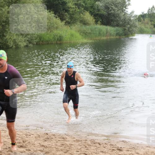 21.06.2026 - 29. Vierlanden-Triathlon Andreas Tolksdorf http://msf.ph/oto/9849286 21.06.2026 10:04:09 Schwimmen 420, 440, 454 meine-sportfotos.de