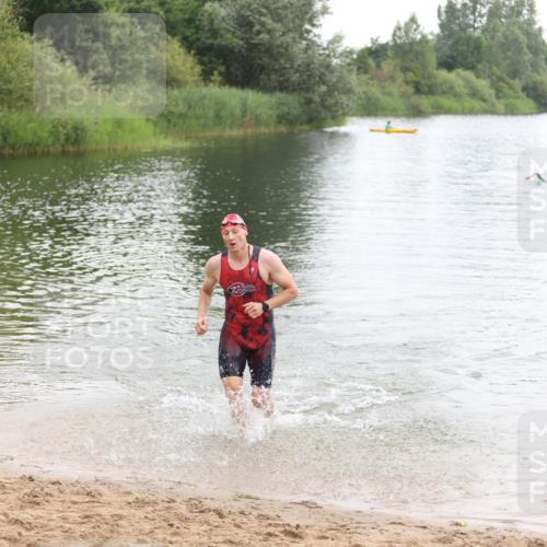 21.06.2026 - 29. Vierlanden-Triathlon Andreas Tolksdorf http://msf.ph/oto/9849297 21.06.2026 10:04:21 Schwimmen 440 meine-sportfotos.de
