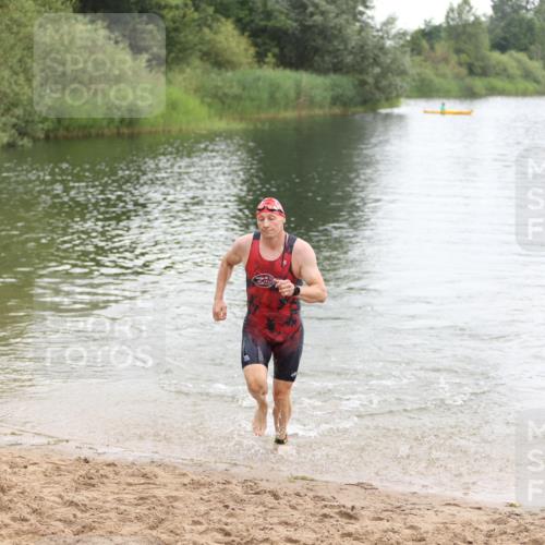21.06.2026 - 29. Vierlanden-Triathlon Andreas Tolksdorf http://msf.ph/oto/9849303 21.06.2026 10:04:22 Schwimmen 440 meine-sportfotos.de