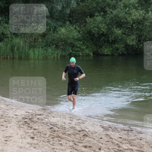 21.06.2026 - 29. Vierlanden-Triathlon Andreas Tolksdorf http://msf.ph/oto/9849308 21.06.2026 10:05:03 Schwimmen 431 meine-sportfotos.de
