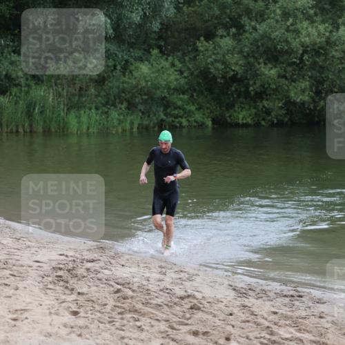 21.06.2026 - 29. Vierlanden-Triathlon Andreas Tolksdorf http://msf.ph/oto/9849309 21.06.2026 10:05:03 Schwimmen 431 meine-sportfotos.de