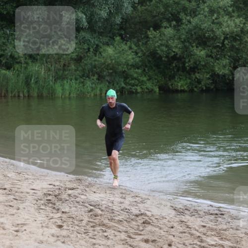 21.06.2026 - 29. Vierlanden-Triathlon Andreas Tolksdorf http://msf.ph/oto/9849320 21.06.2026 10:05:03 Schwimmen 431 meine-sportfotos.de