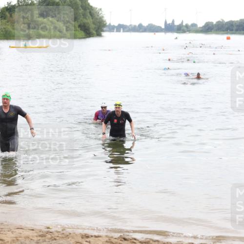 21.06.2026 - 29. Vierlanden-Triathlon Andreas Tolksdorf http://msf.ph/oto/9849358 21.06.2026 10:05:33 Schwimmen 395, 414, 429, 448 meine-sportfotos.de