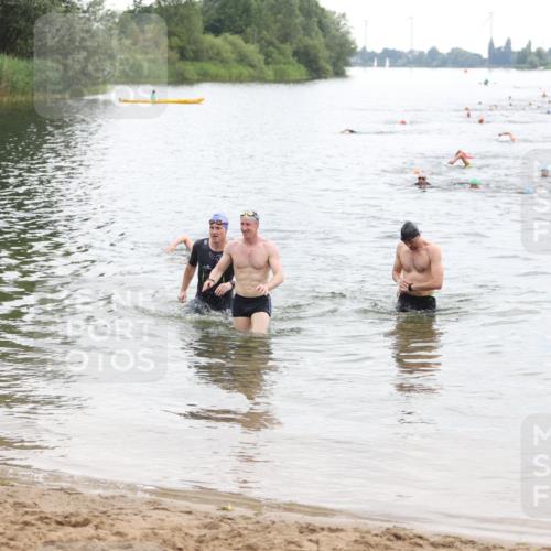 21.06.2026 - 29. Vierlanden-Triathlon Andreas Tolksdorf http://msf.ph/oto/9849374 21.06.2026 10:06:07 Schwimmen 444, 464 meine-sportfotos.de