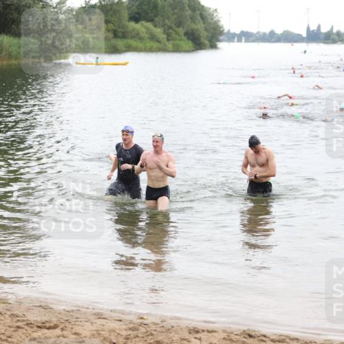 21.06.2026 - 29. Vierlanden-Triathlon Andreas Tolksdorf http://msf.ph/oto/9849377 21.06.2026 10:06:07 Schwimmen 444, 464 meine-sportfotos.de