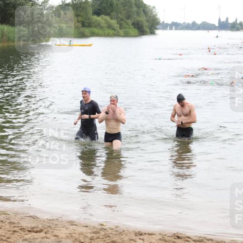 21.06.2026 - 29. Vierlanden-Triathlon Andreas Tolksdorf http://msf.ph/oto/9849379 21.06.2026 10:06:07 Schwimmen 444, 464 meine-sportfotos.de