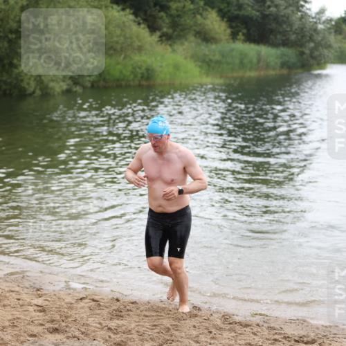 21.06.2026 - 29. Vierlanden-Triathlon Andreas Tolksdorf http://msf.ph/oto/9849395 21.06.2026 10:06:22 Schwimmen 438, 458, 467 meine-sportfotos.de