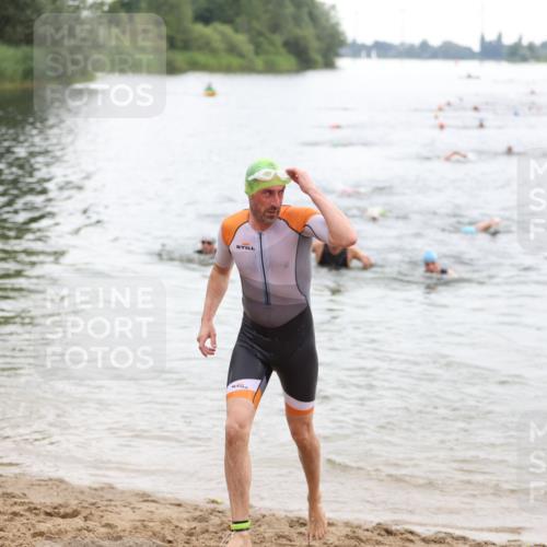 21.06.2026 - 29. Vierlanden-Triathlon Andreas Tolksdorf http://msf.ph/oto/9849403 21.06.2026 10:06:26 Schwimmen 397, 410, 458, 467 meine-sportfotos.de