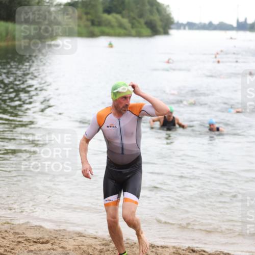 21.06.2026 - 29. Vierlanden-Triathlon Andreas Tolksdorf http://msf.ph/oto/9849405 21.06.2026 10:06:26 Schwimmen 397, 410, 458, 467 meine-sportfotos.de