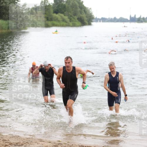 21.06.2026 - 29. Vierlanden-Triathlon Andreas Tolksdorf http://msf.ph/oto/9849408 21.06.2026 10:06:34 Schwimmen 394, 397, 410, 417, 447 meine-sportfotos.de