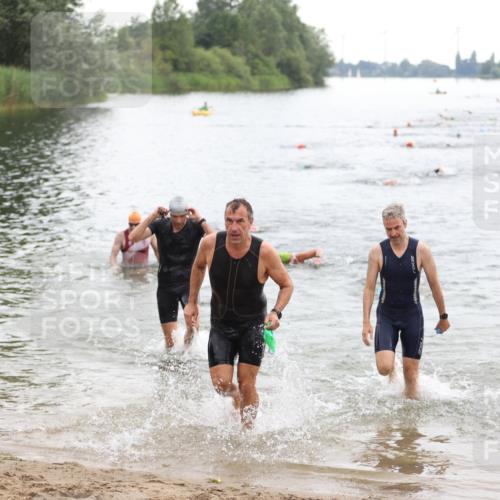 21.06.2026 - 29. Vierlanden-Triathlon Andreas Tolksdorf http://msf.ph/oto/9849412 21.06.2026 10:06:34 Schwimmen 394, 397, 410, 417, 447 meine-sportfotos.de