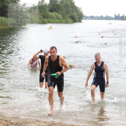 21.06.2026 - 29. Vierlanden-Triathlon Andreas Tolksdorf http://msf.ph/oto/9849415 21.06.2026 10:06:34 Schwimmen 394, 397, 410, 417, 447 meine-sportfotos.de