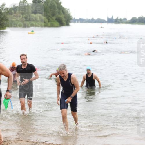 21.06.2026 - 29. Vierlanden-Triathlon Andreas Tolksdorf http://msf.ph/oto/9849417 21.06.2026 10:06:36 Schwimmen 394, 397, 410, 417, 443, 447 meine-sportfotos.de