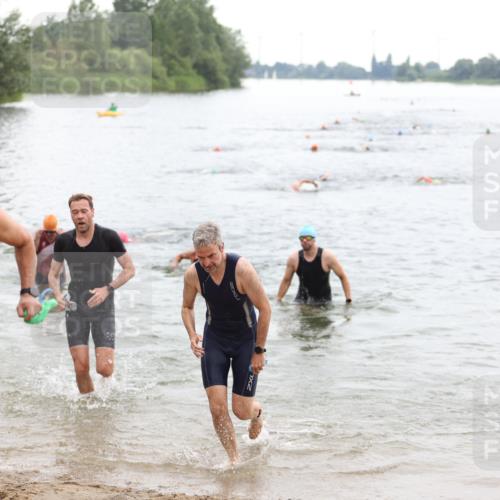 21.06.2026 - 29. Vierlanden-Triathlon Andreas Tolksdorf http://msf.ph/oto/9849419 21.06.2026 10:06:36 Schwimmen 394, 397, 410, 417, 443, 447 meine-sportfotos.de