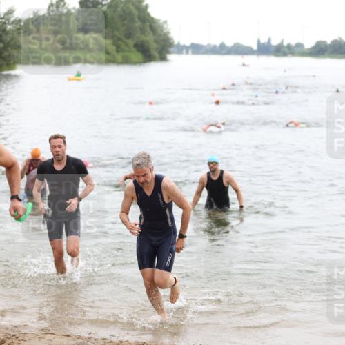 21.06.2026 - 29. Vierlanden-Triathlon Andreas Tolksdorf http://msf.ph/oto/9849420 21.06.2026 10:06:36 Schwimmen 394, 397, 410, 417, 443, 447 meine-sportfotos.de