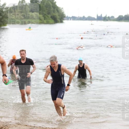 21.06.2026 - 29. Vierlanden-Triathlon Andreas Tolksdorf http://msf.ph/oto/9849421 21.06.2026 10:06:36 Schwimmen 394, 397, 410, 417, 443, 447 meine-sportfotos.de