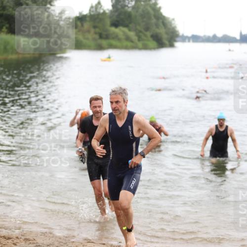21.06.2026 - 29. Vierlanden-Triathlon Andreas Tolksdorf http://msf.ph/oto/9849423 21.06.2026 10:06:37 Schwimmen 394, 397, 410, 417, 443, 447 meine-sportfotos.de