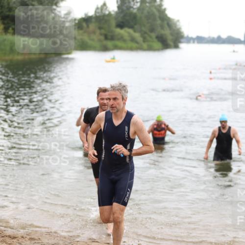 21.06.2026 - 29. Vierlanden-Triathlon Andreas Tolksdorf http://msf.ph/oto/9849426 21.06.2026 10:06:37 Schwimmen 394, 397, 410, 417, 443, 447 meine-sportfotos.de