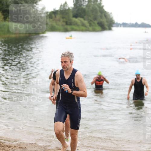 21.06.2026 - 29. Vierlanden-Triathlon Andreas Tolksdorf http://msf.ph/oto/9849427 21.06.2026 10:06:37 Schwimmen 394, 397, 410, 417, 443, 447 meine-sportfotos.de