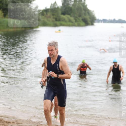 21.06.2026 - 29. Vierlanden-Triathlon Andreas Tolksdorf http://msf.ph/oto/9849428 21.06.2026 10:06:37 Schwimmen 394, 397, 410, 417, 443, 447 meine-sportfotos.de
