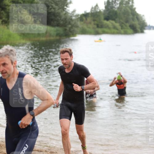 21.06.2026 - 29. Vierlanden-Triathlon Andreas Tolksdorf http://msf.ph/oto/9849430 21.06.2026 10:06:38 Schwimmen 394, 397, 410, 417, 443, 447 meine-sportfotos.de