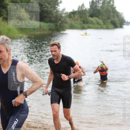 21.06.2026 - 29. Vierlanden-Triathlon Andreas Tolksdorf http://msf.ph/oto/9849431 21.06.2026 10:06:38 Schwimmen 394, 397, 410, 417, 443, 447 meine-sportfotos.de