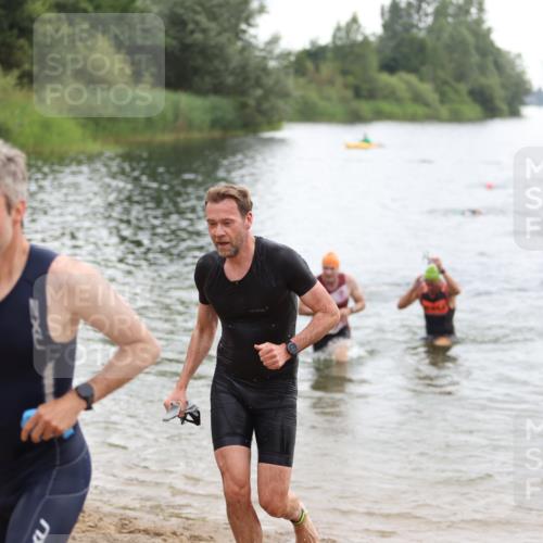 21.06.2026 - 29. Vierlanden-Triathlon Andreas Tolksdorf http://msf.ph/oto/9849432 21.06.2026 10:06:38 Schwimmen 394, 397, 410, 417, 443, 447 meine-sportfotos.de
