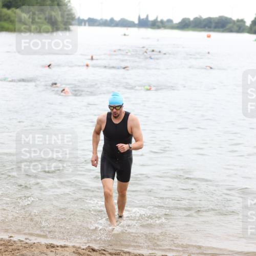 21.06.2026 - 29. Vierlanden-Triathlon Andreas Tolksdorf http://msf.ph/oto/9849440 21.06.2026 10:06:43 Schwimmen 394, 417, 443, 447 meine-sportfotos.de
