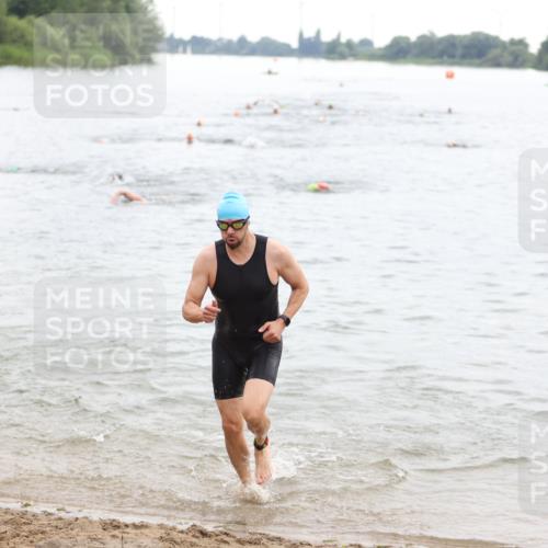 21.06.2026 - 29. Vierlanden-Triathlon Andreas Tolksdorf http://msf.ph/oto/9849449 21.06.2026 10:06:44 Schwimmen 394, 417, 443, 447 meine-sportfotos.de