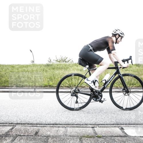21.06.2026 - 29. Vierlanden-Triathlon H.Heesch http://msf.ph/oto/9849454 21.06.2026 10:27:16 Radfahren 24, 89, 101, 486, 517 meine-sportfotos.de