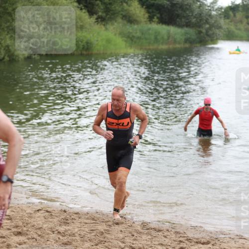 21.06.2026 - 29. Vierlanden-Triathlon Andreas Tolksdorf http://msf.ph/oto/9849457 21.06.2026 10:06:45 Schwimmen 394, 443, 447 meine-sportfotos.de